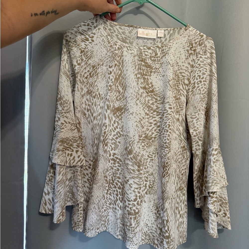 Elle Women's Cream and Tan Patterned Blouse